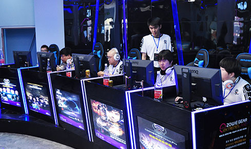 他必须展现 他必须展现