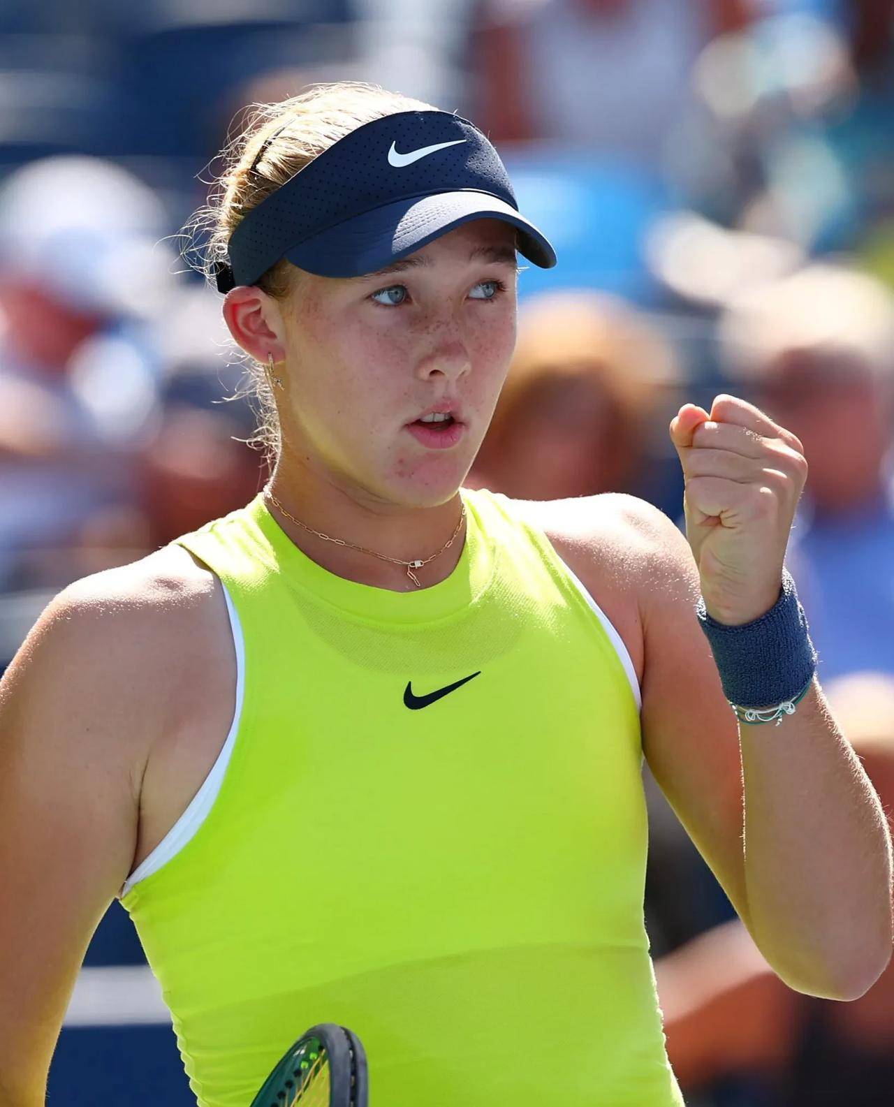 吴艳妮的成 吴艳妮的成